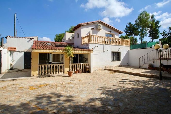 Image No.1-4 Bed Villa for sale