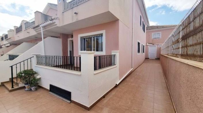 Image No.1-4 Bed Townhouse for sale