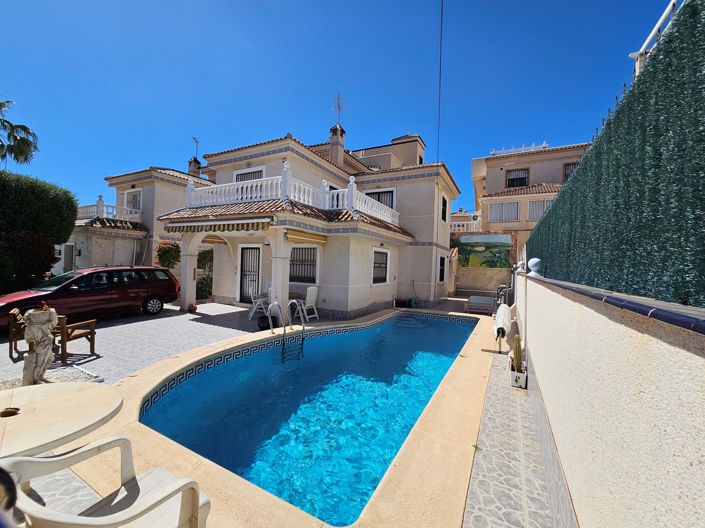 Image No.1-4 Bed Villa for sale