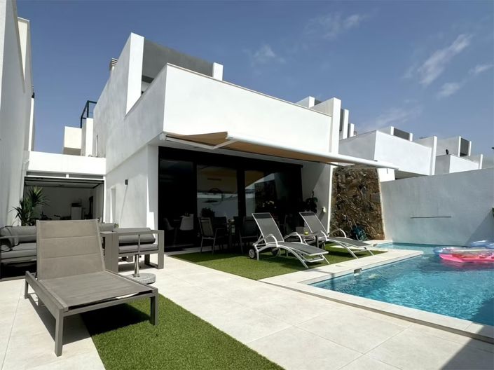 Image No.1-3 Bed Villa for sale