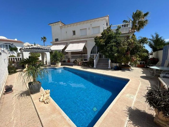 Image No.1-6 Bed Villa for sale