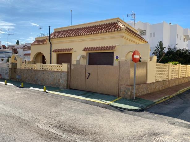 Image No.1-3 Bed Villa for sale