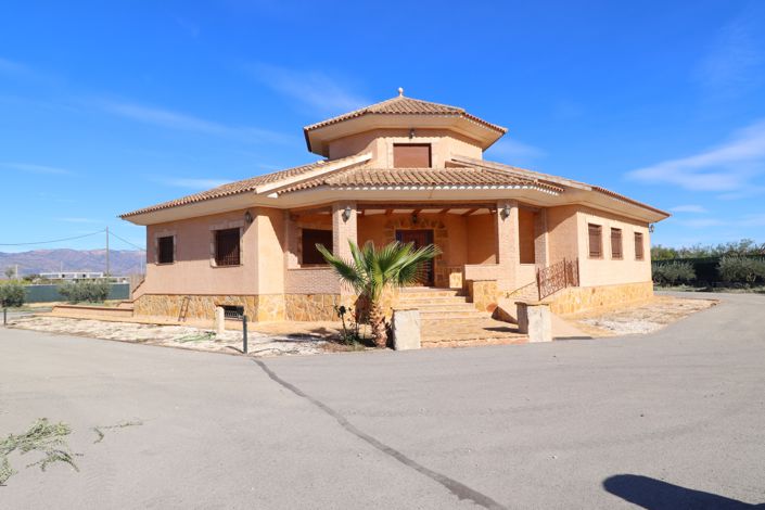 Image No.1-4 Bed Villa for sale