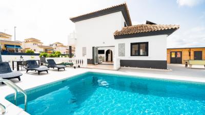 Villa-for-sale-in-Alicante--2---Canva-