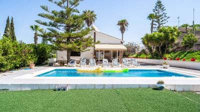 Villas-for-sale-in-La-Marina-with-private-pool--2---Portals-