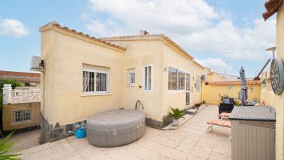 Detached-Property-for-sale-in-La-Marina--4---Portals-