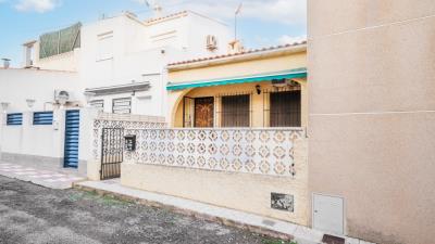 Townhouse-for-Sale-in-La-Marina--14---Canva-