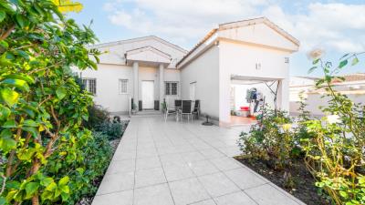 Villa-for-sale-in-La-Marina--4---Portals-