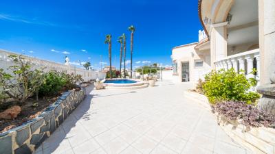 Detached-villa-for-sale-in-Alicante--2---Canva-