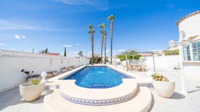 Detached-villa-for-sale-in-Alicante--3---Canva-