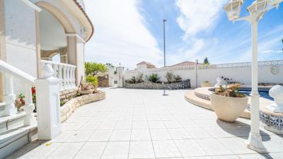 Detached-villa-for-sale-in-Alicante--5---Canva-