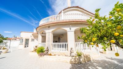 Detached-villa-for-sale-in-Alicante--6---Canva-