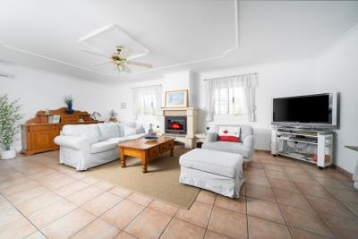 Detached-villa-for-sale-in-Alicante--10---Canva-