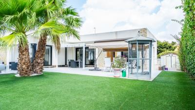 Modern-Villa-for-sale-in-Costa-Blanca--7---Canva-