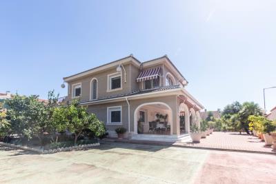 Large-Villa-for-sale-in-Urb-El-Oasis--2---Personalizado-