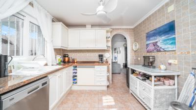 Detached-Property-for-sale-in-La-Marina--10---Canva-