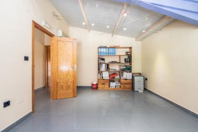 Business-Premises-for-Sale-in-La-Marina--13---Canva-