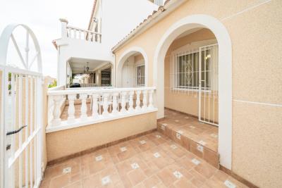 Property-for-sale-in-La-Marina--3---Canva-