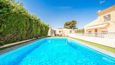 Villa-for-sale-in-La-Marina-with-private-pool--1---Portals-