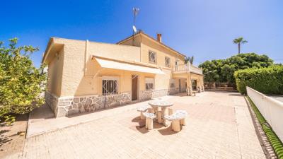 Villa-for-sale-in-La-Marina-with-private-pool--3---Portals-