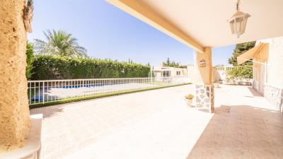 Villa-for-sale-in-La-Marina-with-private-pool--5---Portals-