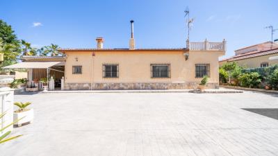 Detached-villa-for-sale-in-La-Marina--Costa-Blanca--4---Canva-