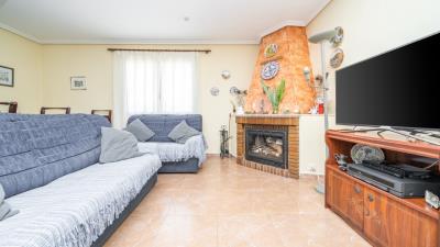 Detached-villa-for-sale-in-La-Marina--Costa-Blanca--5---Canva-