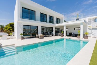 Luxury-Villa-for-Sale-in-La-Marina--1---Canva-