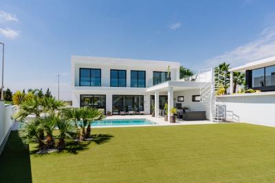 Luxury-Villa-for-Sale-in-La-Marina--2---Canva-