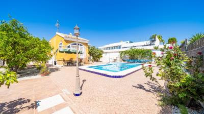 Detached-villa-for-sale-in-La-Marina---2---Portals-