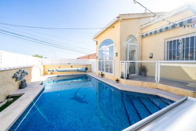 Villa-for-sale-in-La-Marina--1---Portals-