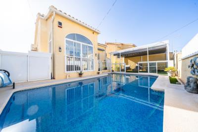 Villa-for-sale-in-La-Marina--3---Portals-