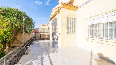 Detached-villa-for-sale-in-La-Marina--4---Portals-