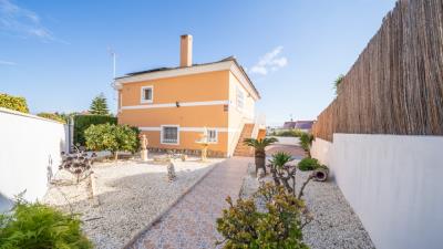 Detached-Villa-for-sale-in-La-Marina--4---Portals-