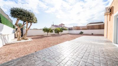 Detached-Villa-for-sale-in-La-Marina--5---Portals-