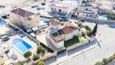 Detached-Villa-for-sale-in-La-Marina--3---Portals-