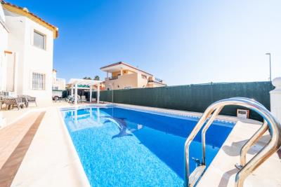 Detached-Villa-for-sale-in-La-Marina--5---Portals-