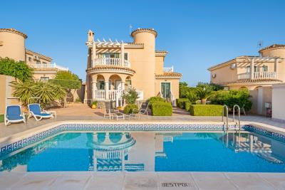 Detached-Villa-for-sale-in-La-Marina--1---Canva-