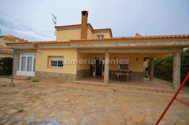 Image No.1-4 Bed Villa for sale