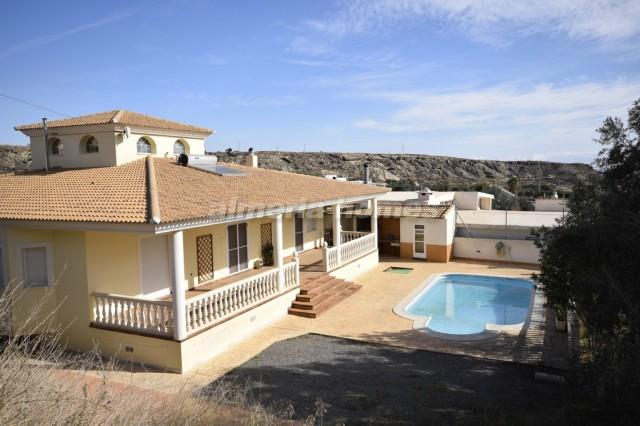 Image No.1-6 Bed Villa for sale