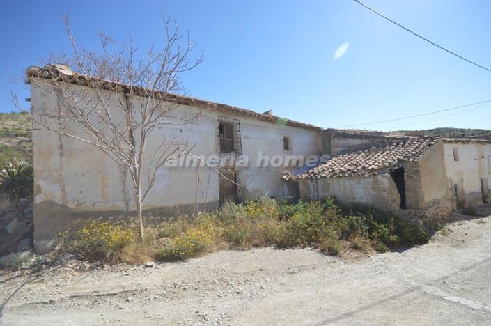 Image No.1-Maison de campagne à vendre à Oria