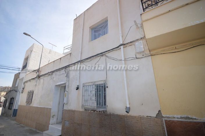 Image No.1-3 Bed Townhouse for sale