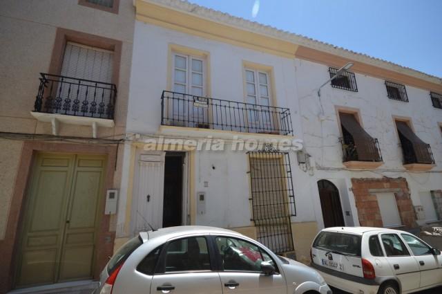 Image No.1-5 Bed Townhouse for sale