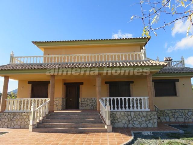 Image No.1-4 Bed Villa for sale