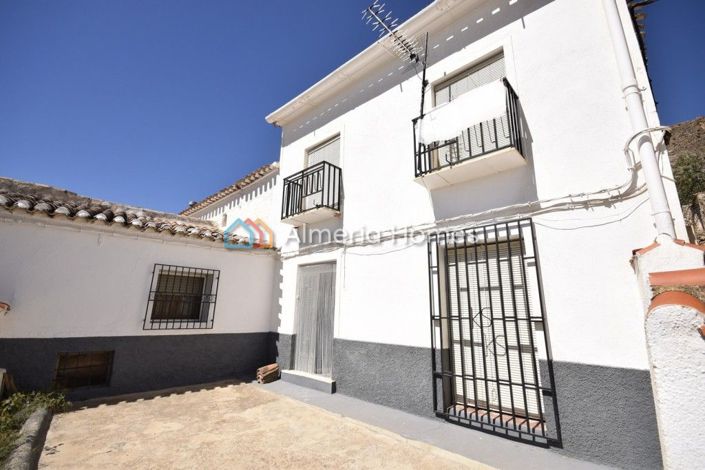 Image No.1-4 Bed Townhouse for sale