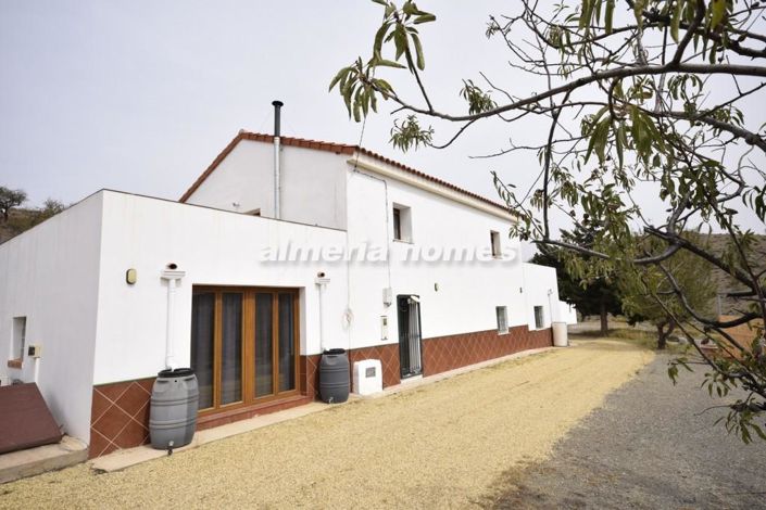 Image No.1-5 Bed Country House for sale