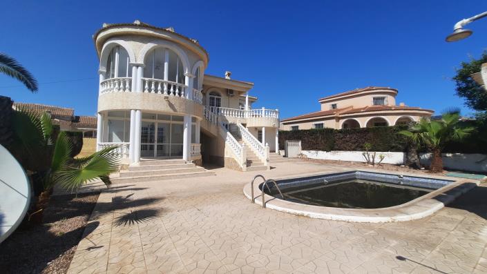 Image No.1-5 Bed Villa for sale