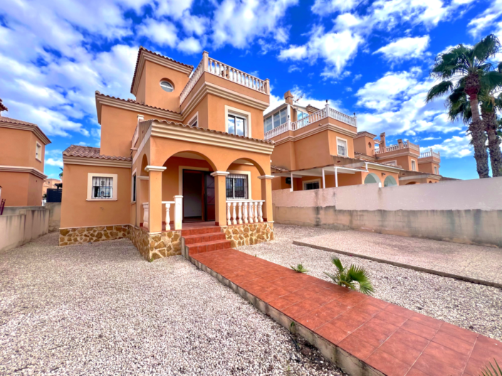 Image No.1-2 Bed Villa / Detached for sale