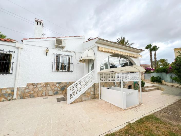 Image No.1-3 Bed Villa / Detached for sale