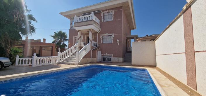 Image No.1-4 Bed Villa for sale